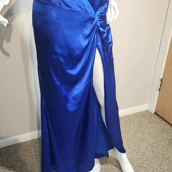 Elegant Blue Satin Evening Dress - Picture 6 of 15